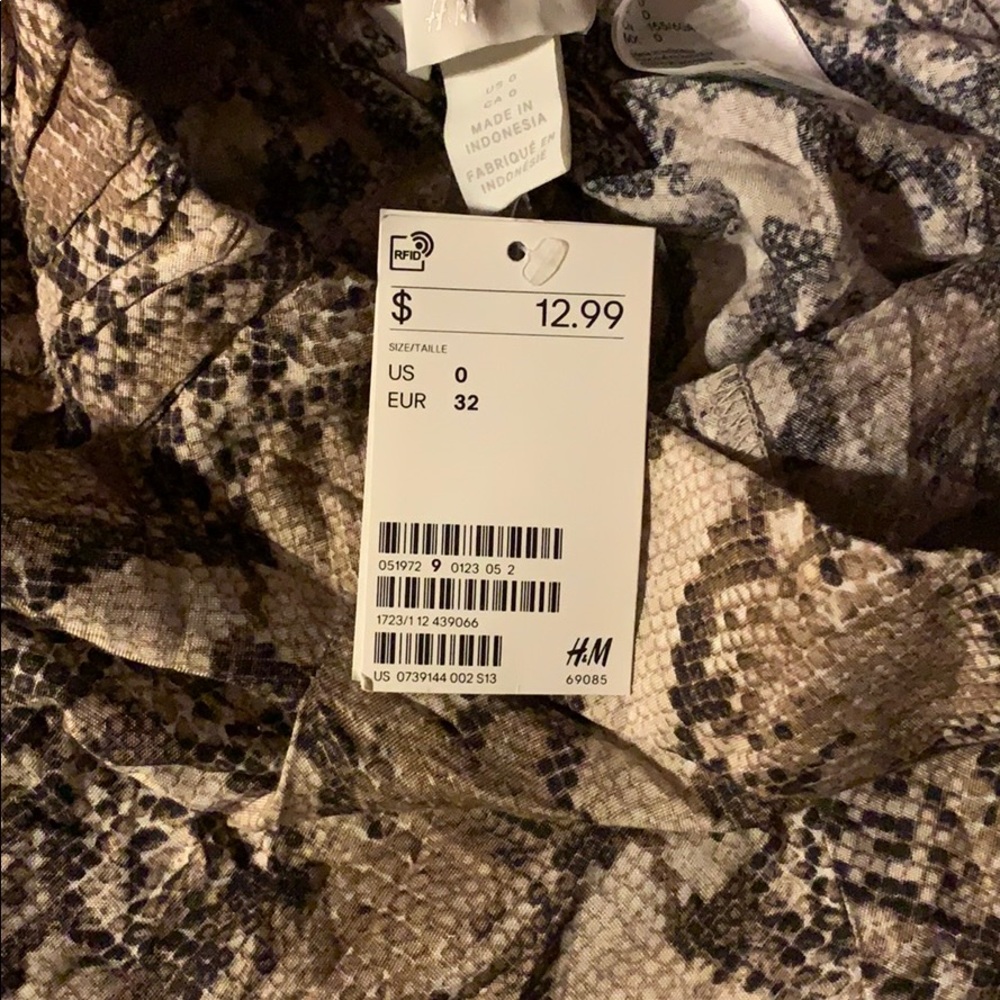 Snakeskin shorts - Picture 2 of 3